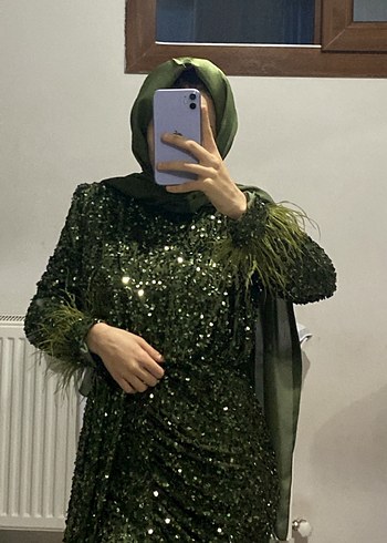 Yeşil Pullu Uzun Abiye Elbise