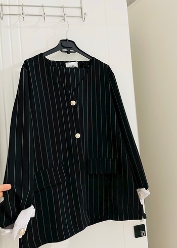 Düğmeli Siyah Çizgili Kadın Blazer