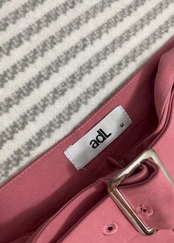 Pembe Kemerli Kısa Kadın Kumaş Pantolon - Görsel 4