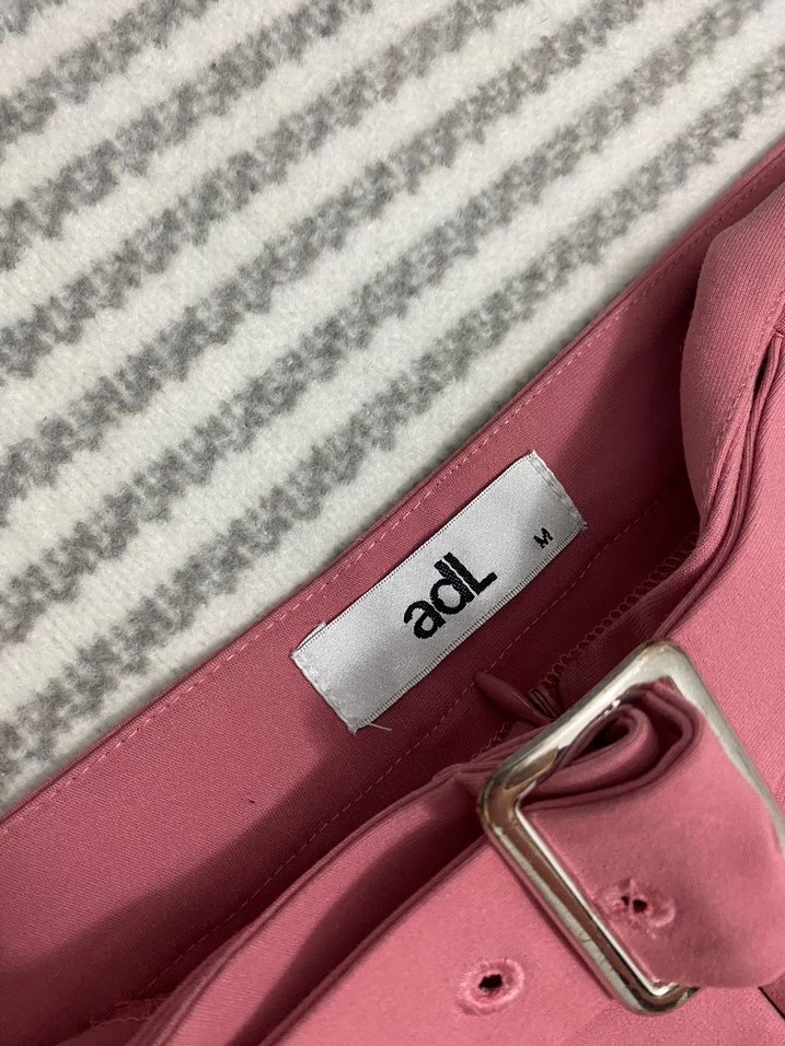 Pembe Kemerli Kısa Kadın Kumaş Pantolon - Görsel 4