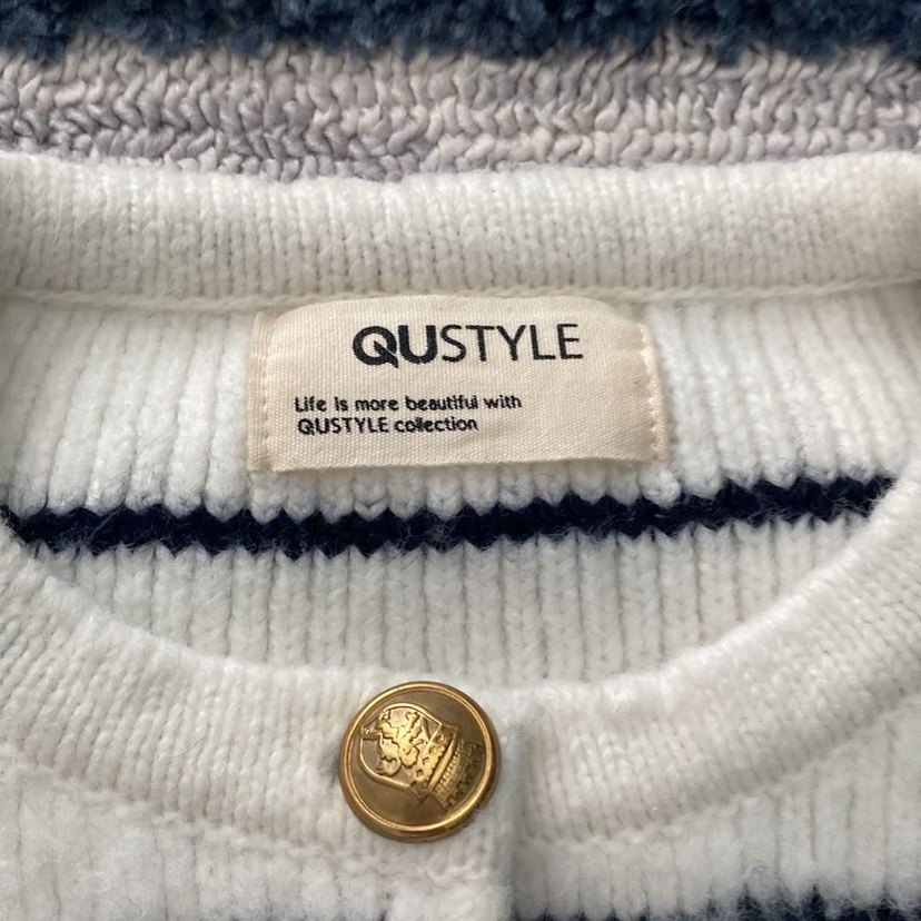 Düğmeli Beyaz Çizgili Kadın Hırka - Görsel 4