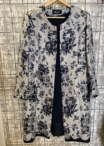 Çiçek Desenli Diz Boyu Takım - Görsel 5