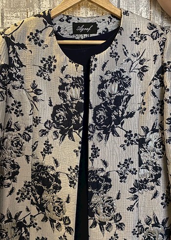 Çiçek Desenli Diz Boyu Takım - Görsel 2