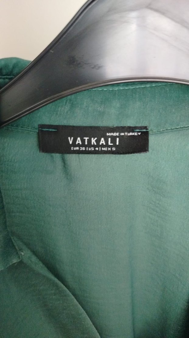 vatkalı marka büzgülü elbise - Görsel 3