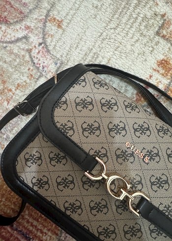 Beden GUESS Klasik Şıklıkta Kemerli Kadın Çanta