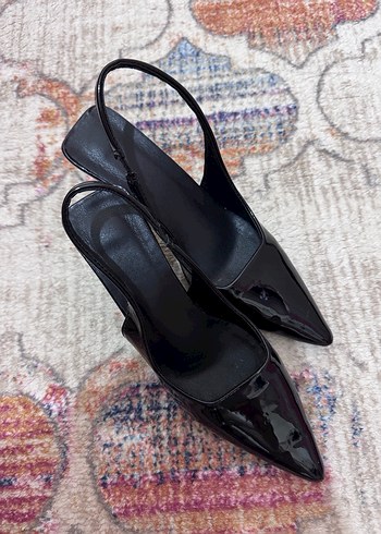 Bershka Siyah Yılan Desenli Tokalı Stiletto