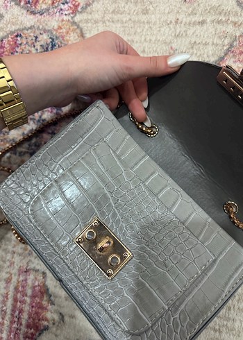 Gri Yılan Desenli Zincir Detaylı Deri Kadın Çanta - Görsel 3