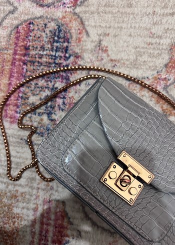 Gri Yılan Desenli Zincir Detaylı Deri Kadın Çanta - Görsel 2