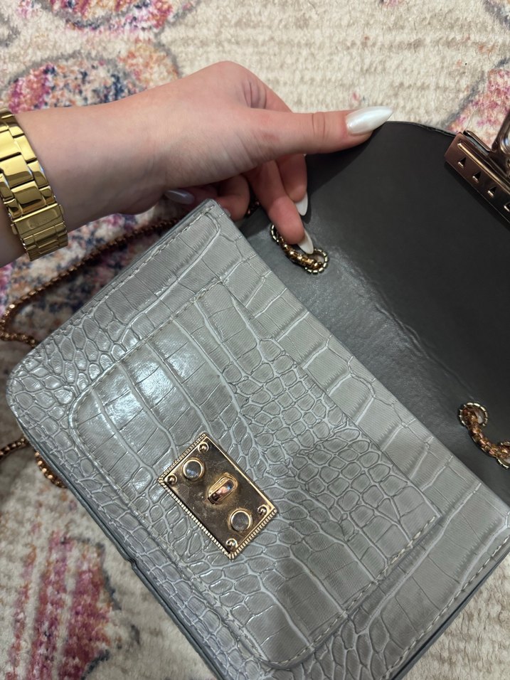 Gri Yılan Desenli Zincir Detaylı Deri Kadın Çanta - Görsel 3