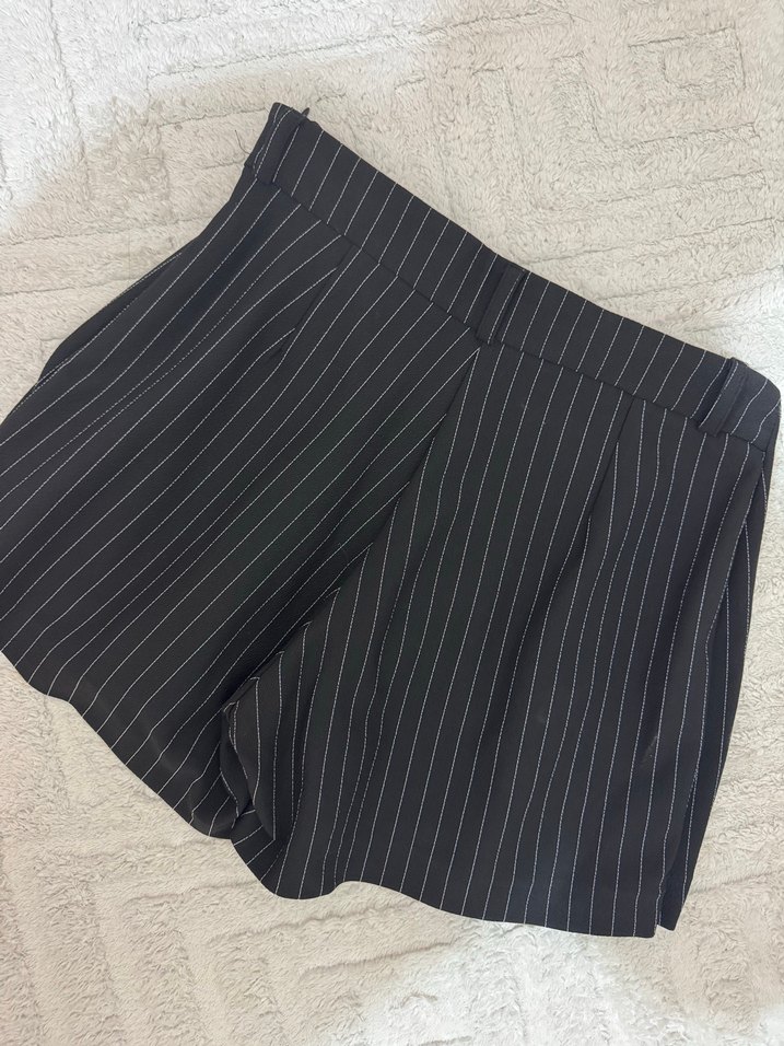 Çizgili Siyah Pilili Mini Etek - Görsel 4