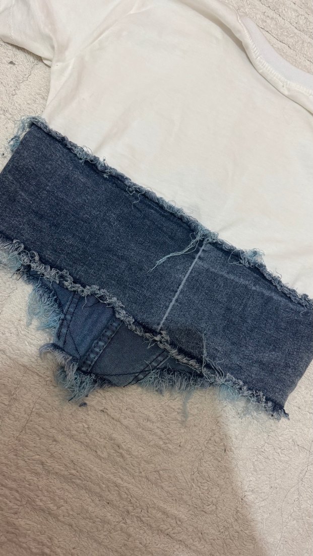 Kemer Detaylı Beyaz Denim Kadın Tişört - Görsel 3