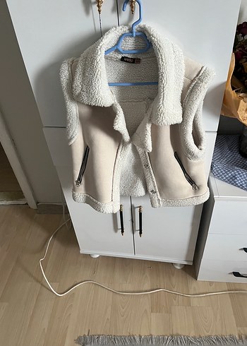 Kürklü Beyaz Kısa Kadın Yelek
