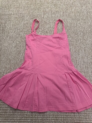 Pembe elbise