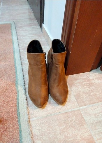 Kadın Kahverengi Süet Dolgu Topuklu Bot - Görsel 2