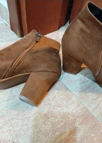 Kadın Kahverengi Süet Dolgu Topuklu Bot - Görsel 5