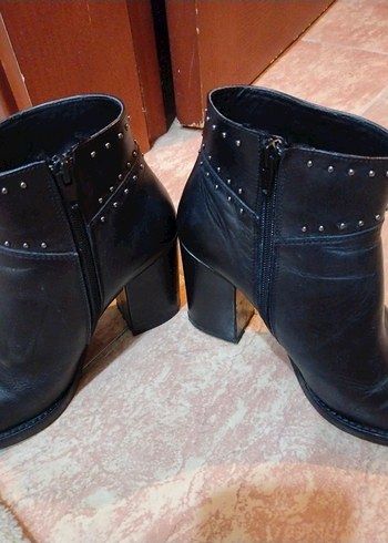 Siyah Deri Kadın Topuklu Bot - Görsel 5