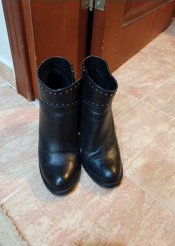 Siyah Deri Kadın Topuklu Bot - Görsel 2