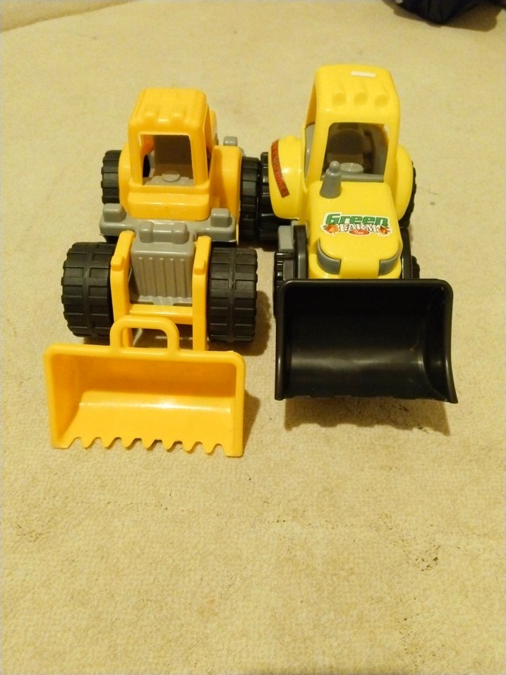 Sarı Renkli İki Oyuncak İş Makinesi - Görsel 3