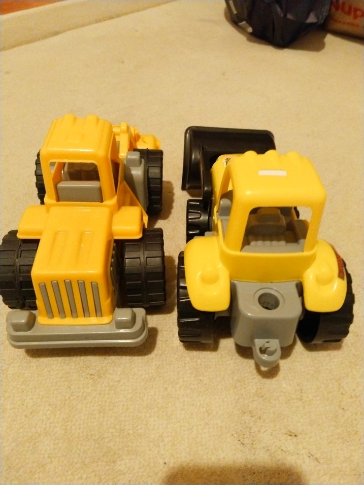 Sarı Renkli İki Oyuncak İş Makinesi - Görsel 2