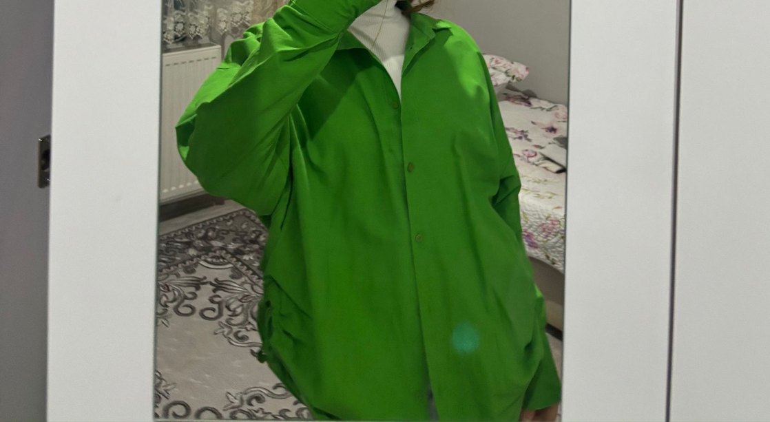 Yeşil Parlak Düğmeli Salaş Gömlek - Görsel 3