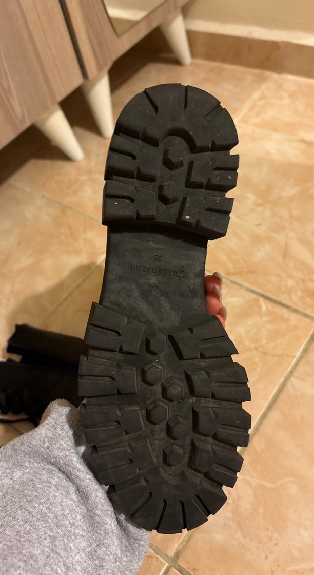 Siyah Deri Goth Tarzı Kürklü Kadın Bot - Görsel 4