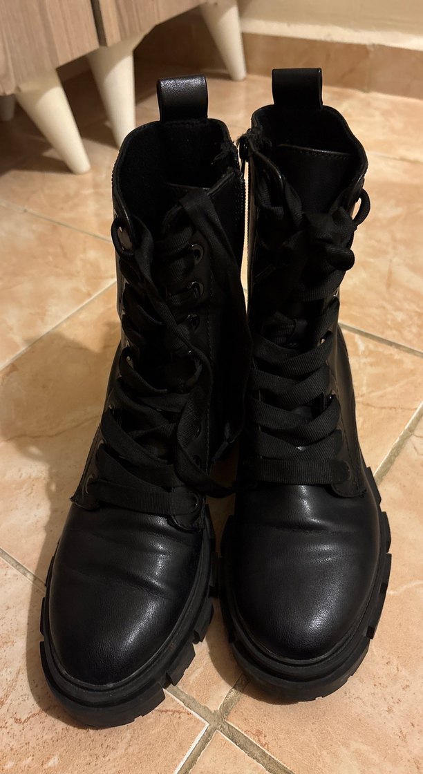 Siyah Deri Goth Tarzı Kürklü Kadın Bot - Görsel 2