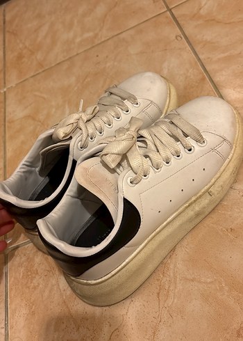 Alexander McQueen 37