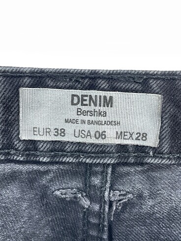 38 Beden siyah Renk Bershka Jean / Kot %70 İndirimli.