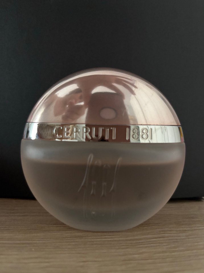 Cerruti 1881 Edt 50 ml Kadın Parfümü - Görsel 2