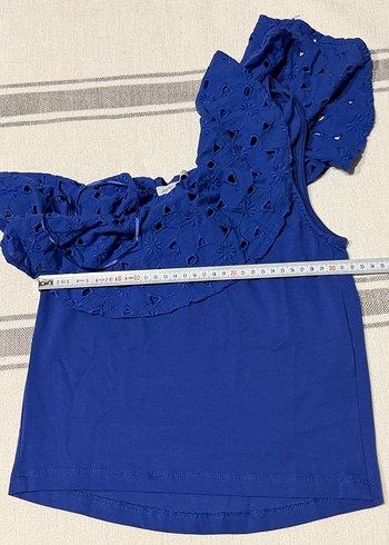 Mango koyu mavi küpür detaylı tek kol tişört - Görsel 5