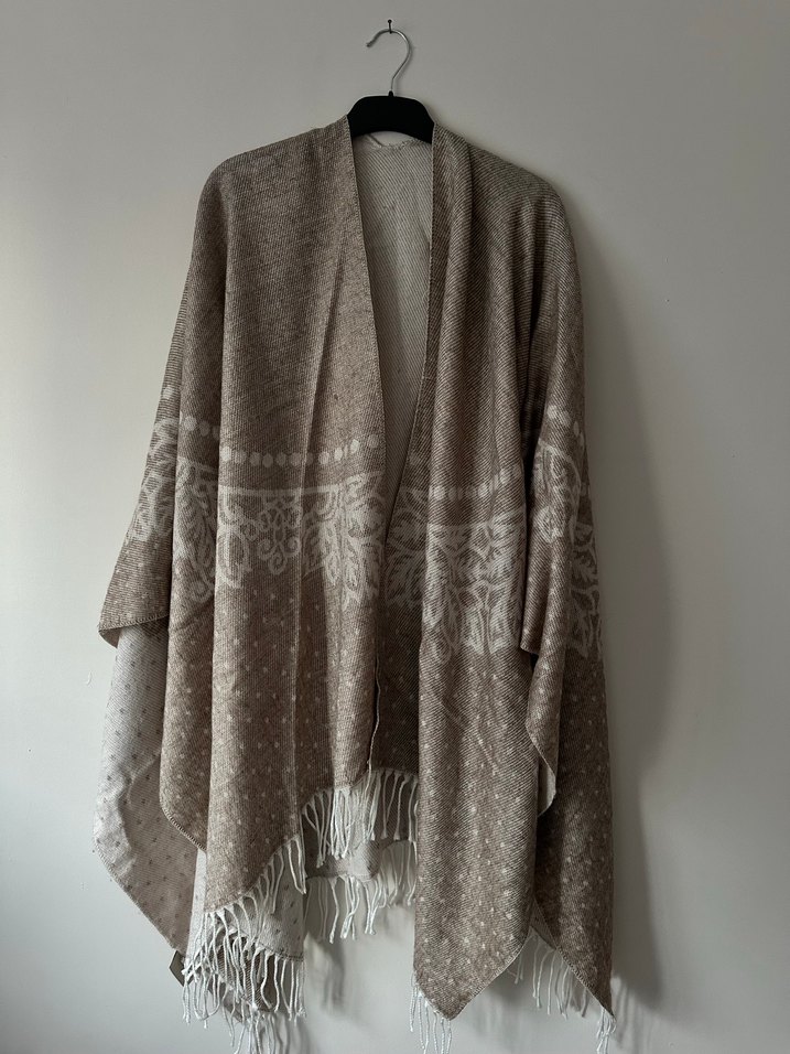 Nakışlı Bej Yün Kadın Panço - Görsel 3