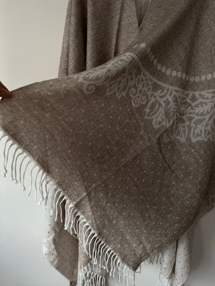 Nakışlı Bej Yün Kadın Panço - Görsel 2