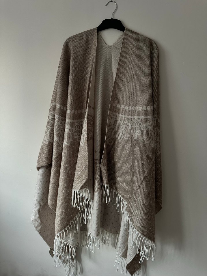 Nakışlı Bej Yün Kadın Panço - Görsel 4