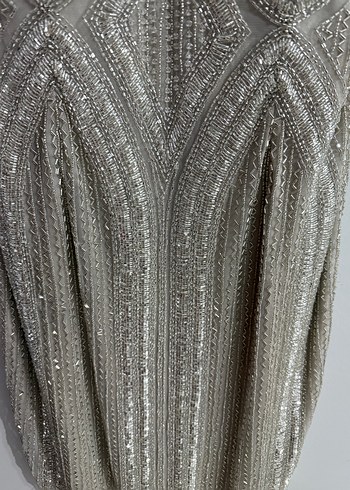 V Yaka İşlemeli Boncuklu Midi Elbise - Görsel 5