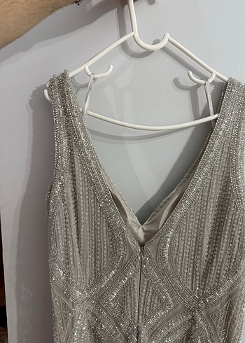 V Yaka İşlemeli Boncuklu Midi Elbise - Görsel 8