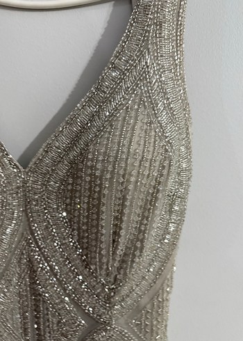 V Yaka İşlemeli Boncuklu Midi Elbise - Görsel 3