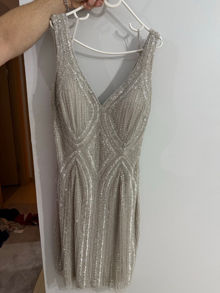 V Yaka İşlemeli Boncuklu Midi Elbise - Görsel 2