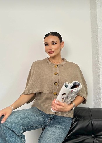Kısa Kollu Düğmeli Bej Mini Hırka