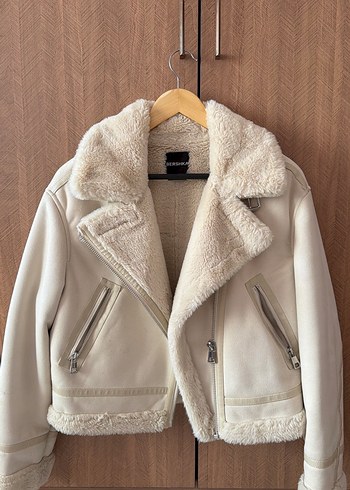 Bershka Ekru Pelus Detayli Kisa Deri Ceket