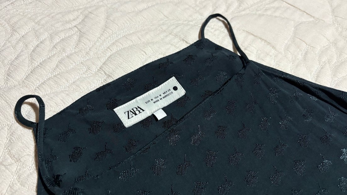 Siyah Midi Yüksek Yakalı Kolsuz Hamile Bluzu - Görsel 4