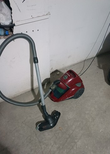 Kırmızı ve Gri Elektrikli Süpürge