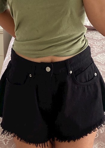 Düğmeli Siyah Midi Şort