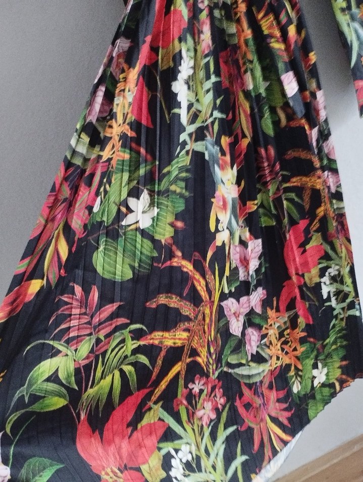 Çiçek Desenli Piliseli Uzun Bohem Elbise - Görsel 2