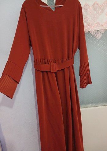 Kemerli, Pilili Uzun Kiremit Rengi Elbise