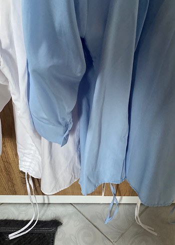 xl Beden Mavi Düğmeli ve beyaz düğmeli gömlek ikisi beraber fiyatı