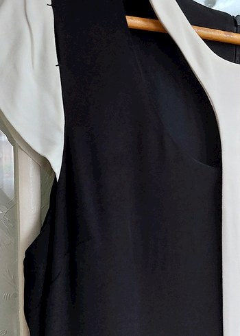 Siyah Beyaz V Yaka Midi Kalem Elbise - Görsel 2