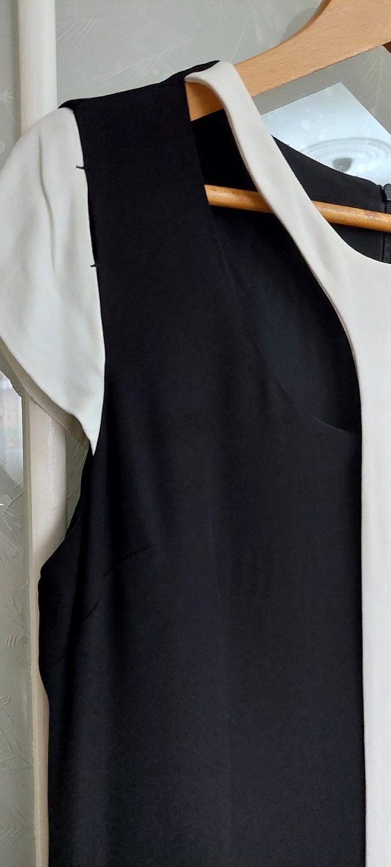 Siyah Beyaz V Yaka Midi Kalem Elbise - Görsel 2