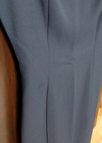 V Yaka Siyah Midi Elbise - Görsel 5