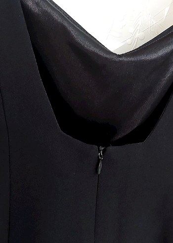 V Yaka Siyah Midi Elbise - Görsel 10