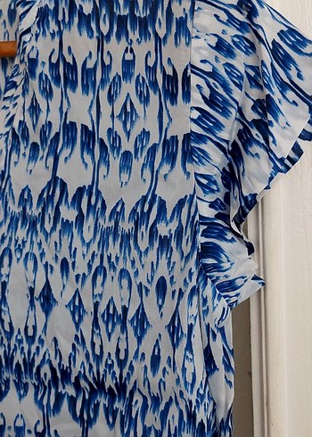 Mavi Batik Desenli v yaka Bluz - Görsel 4